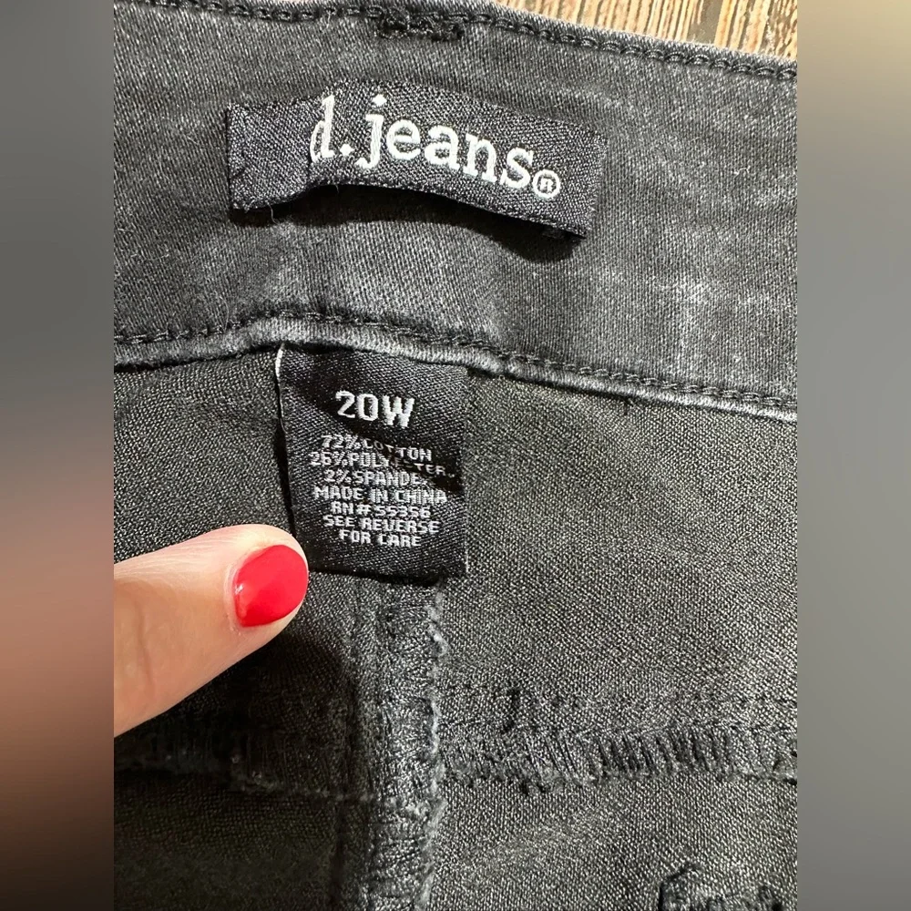 D. Jeans 20W Plus Size Black Denim Stretch Capri Jeans